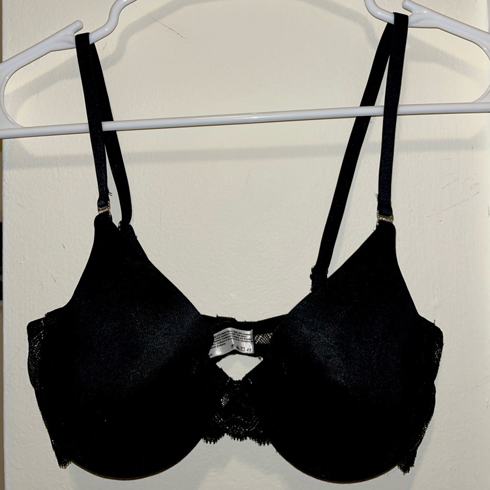 Black Maidenform 34C bra